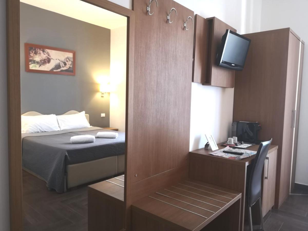 Rome Travellers Hotel Экстерьер фото